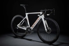 Silniční kolo Gusto COBRA EVO DB Elite Ultra 2025